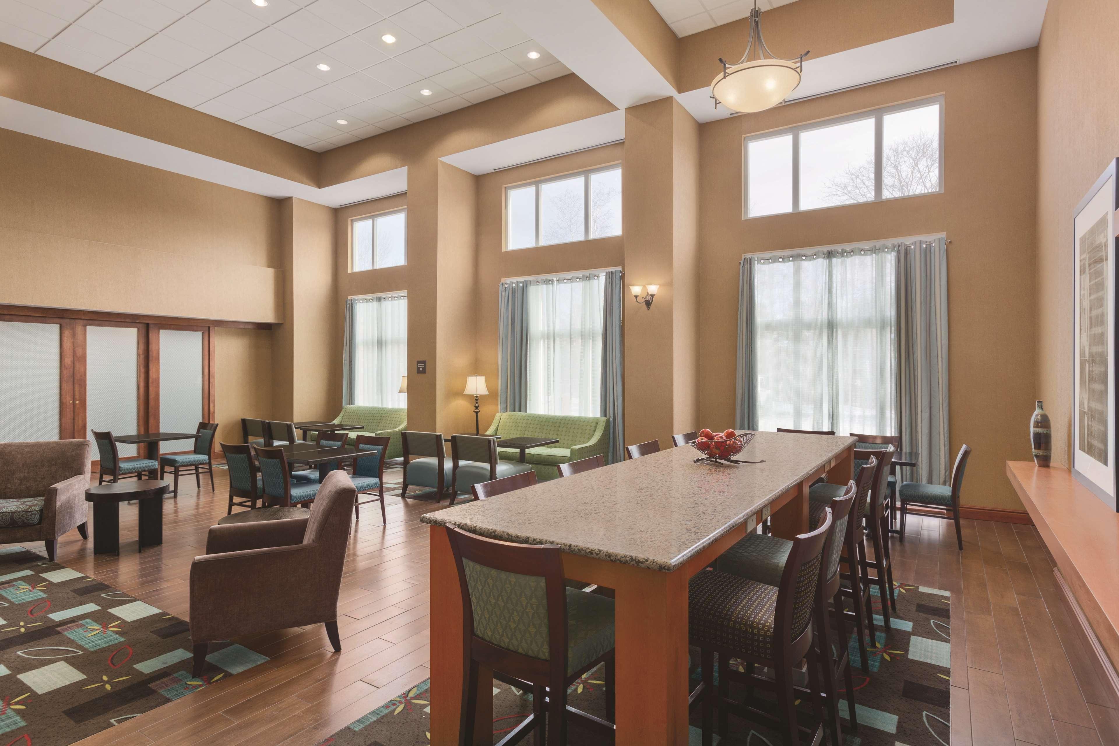 Hampton Inn & Suites Greenfield Buitenkant foto