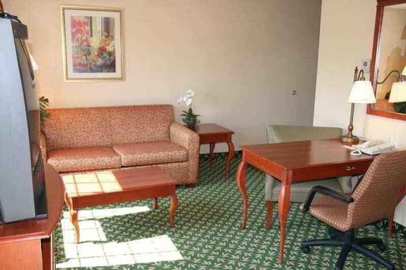 Hampton Inn & Suites Greenfield Buitenkant foto